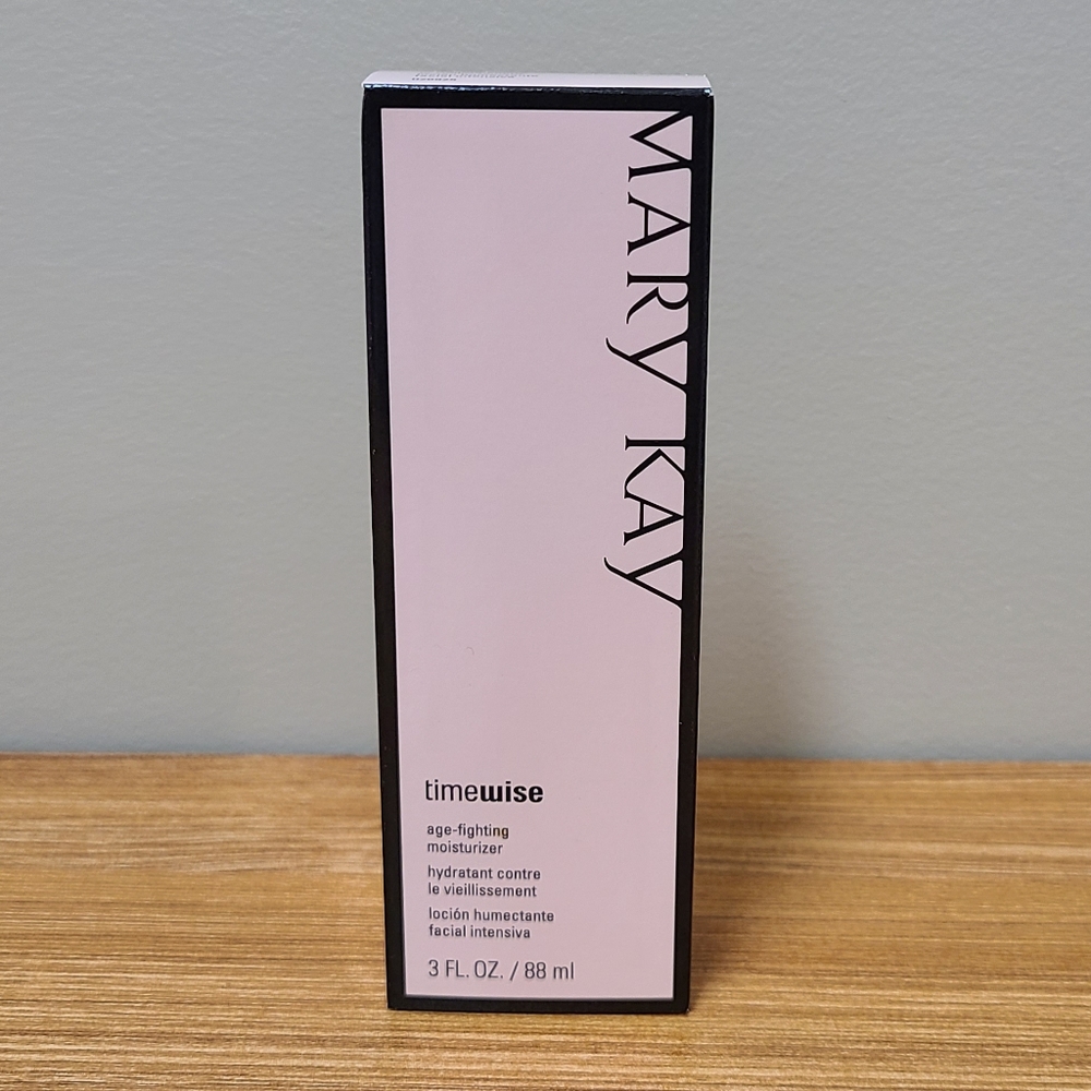 NIB Mary Kay Age fighting Moisturizer Norm/Dry